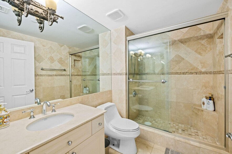 Building Photo - 3200 N Ocean Blvd