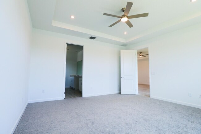 Building Photo - 9714 SW Indra Wy