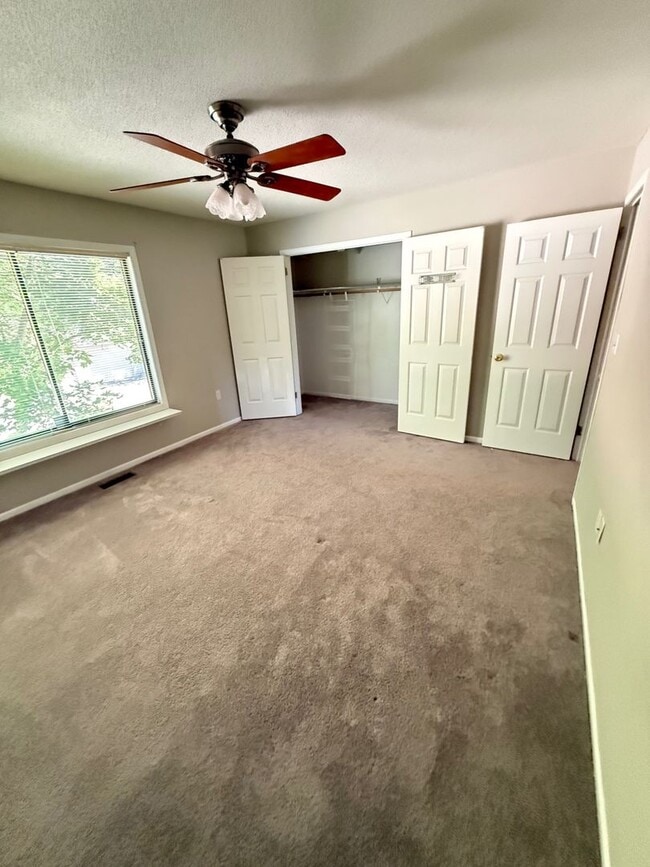 Building Photo - Farmington Woods Professional Townhouse Condo