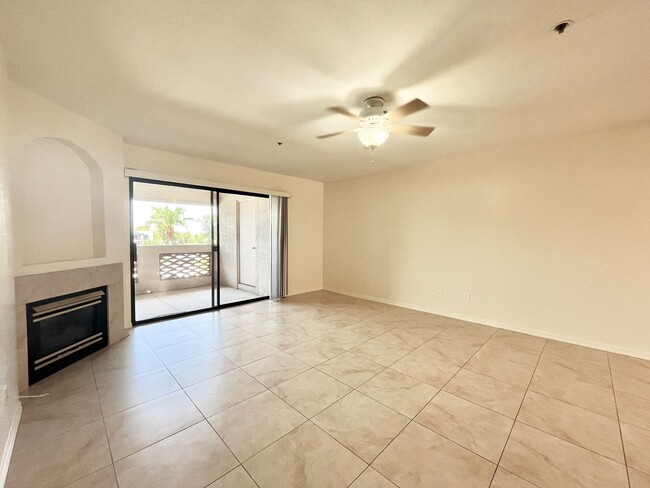 Building Photo - Luxurious 2 Bd 2 Ba Condo in Biltmore!