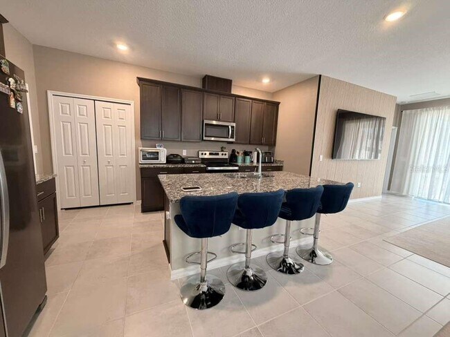 Building Photo - 2293 Treasure Hill St