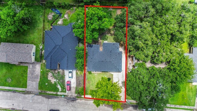 Building Photo - 3630 Alsace St