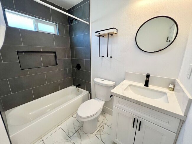 Building Photo - Charming 3BR Home with Private Patio & Spacious Yards in San Diego