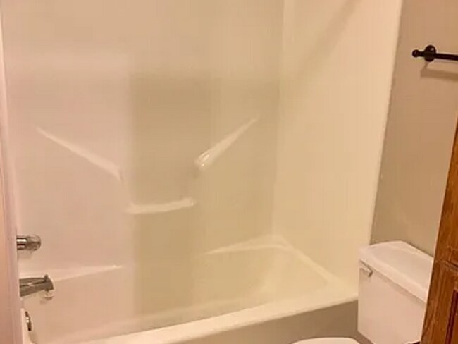 Building Photo - N Willow Dr Duplex