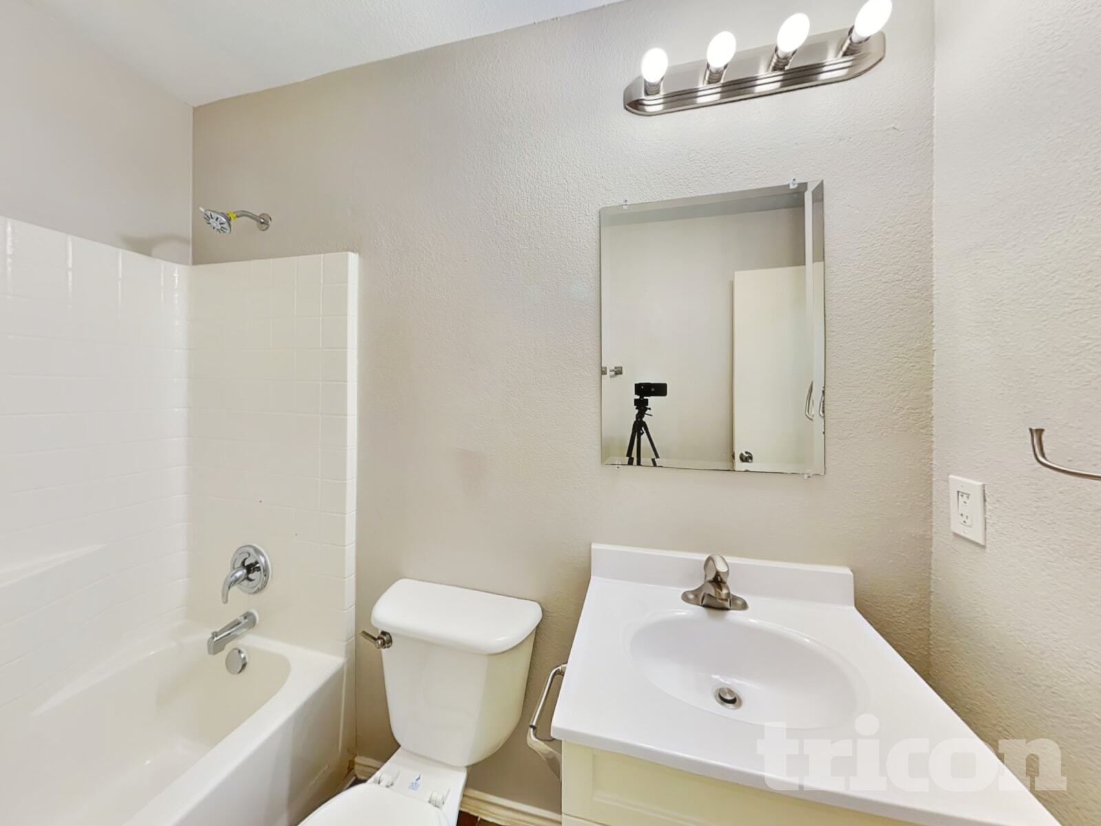 Building Photo - 6701 Fairglen Dr