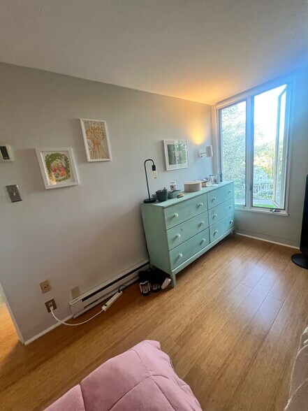 Building Photo - 56 Oliver St