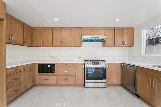 Building Photo - 10121 Eagle Ave