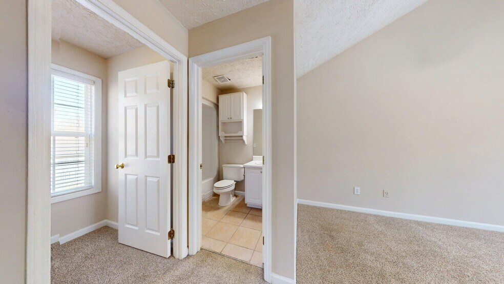 Building Photo - Spacious 3 Bedroom in Ross Park