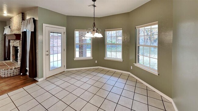 Building Photo - 1590 Deerwood Tr