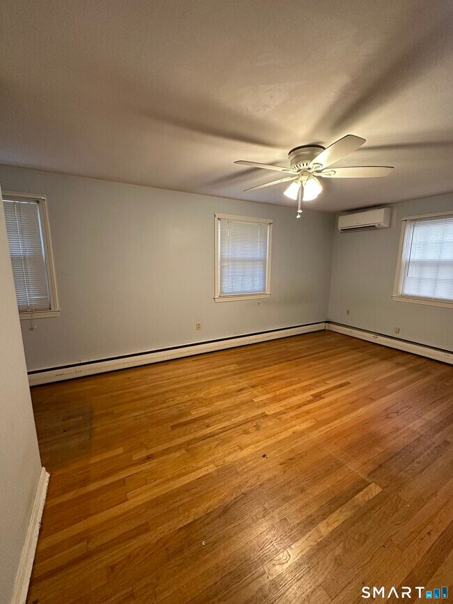 Building Photo - 26 S Glenwoods Rd