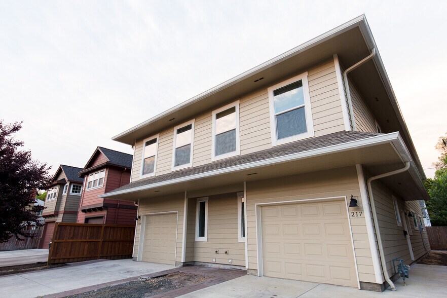 Building Photo - 223 NW 12th St