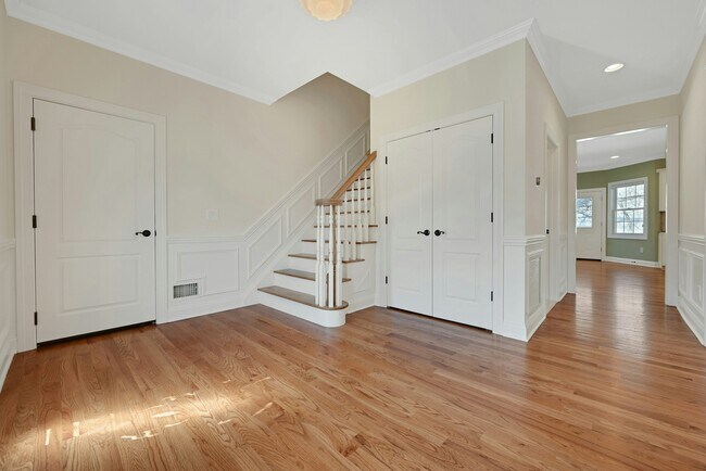 Building Photo - 1 Lindy Pl