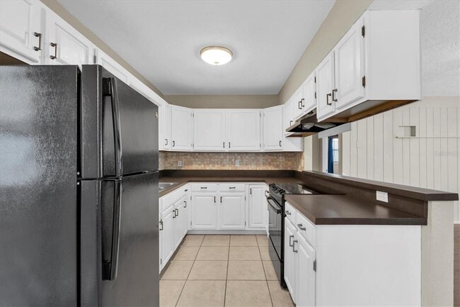 Building Photo - 618 Glenoak St N