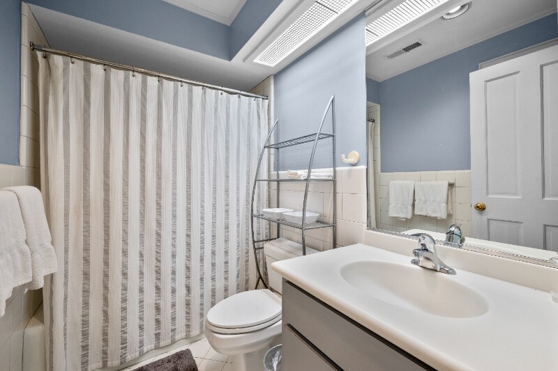 Building Photo - 69 Anson St