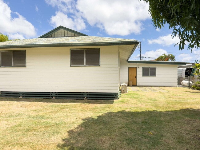 Building Photo - Welcome Home to Waimanalo!