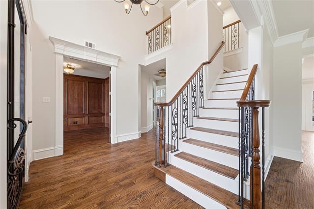 Building Photo - 715 Lakeway Dr