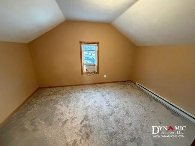 Building Photo - 717 W 16th St