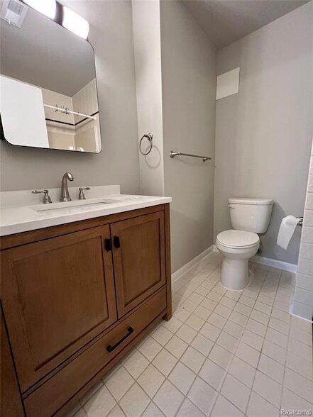 Building Photo - 521 E University Dr