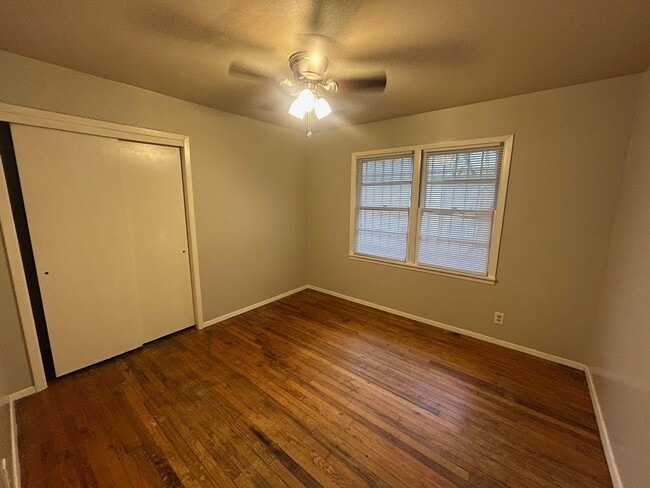 Building Photo - Perfect home for family