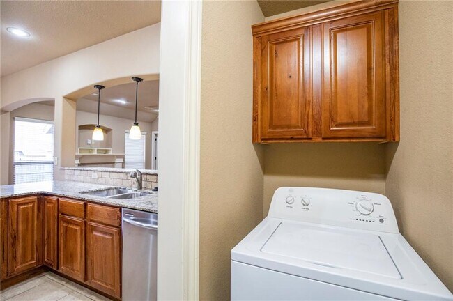 Building Photo - 4312 W Murfield Dr