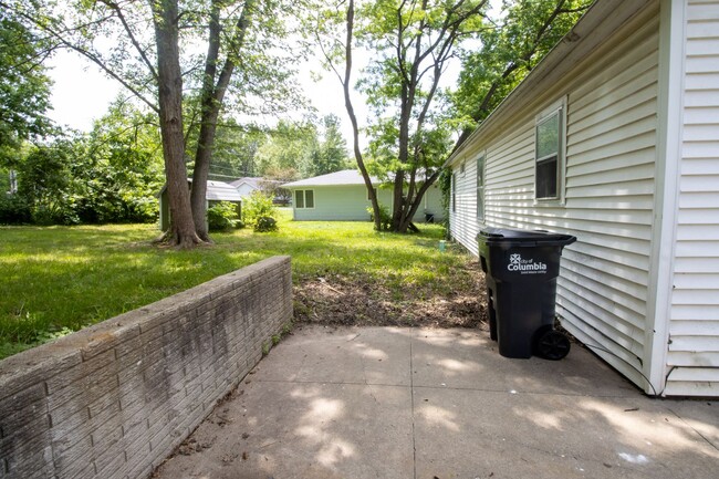 Building Photo - Remodeled 3 Bed 1 Bath Home