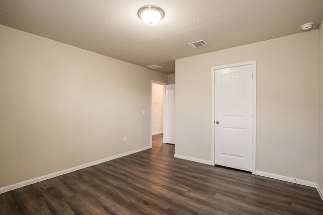 Building Photo - 708 Comal Run