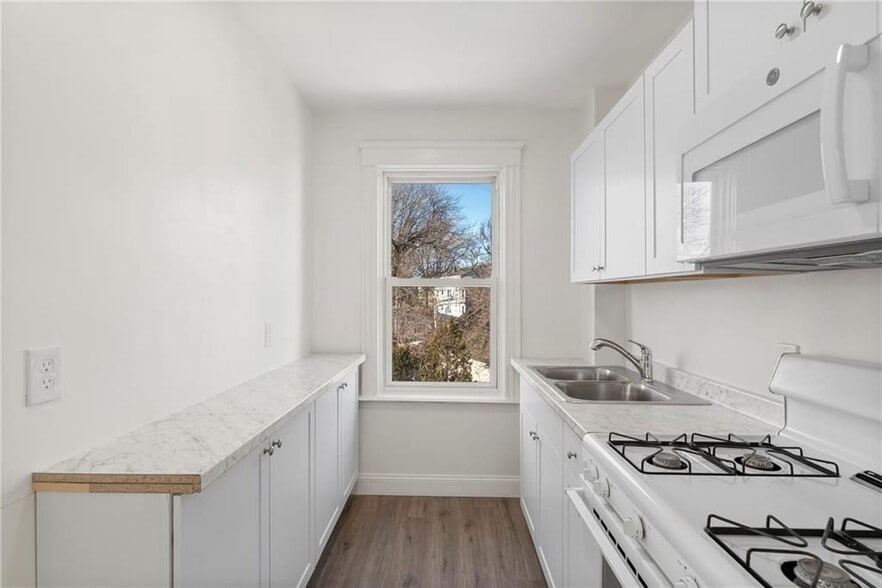 Building Photo - 19 Vale St