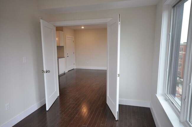 Building Photo - NIce 2 bed on Mass ave