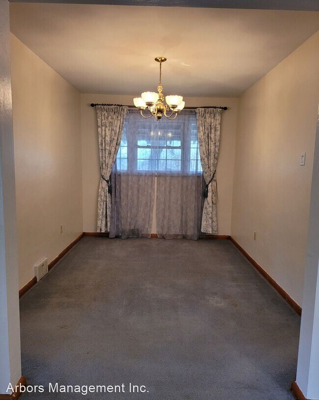Building Photo - 2 br, 1.5 bath House - 227 Moffat Avenue