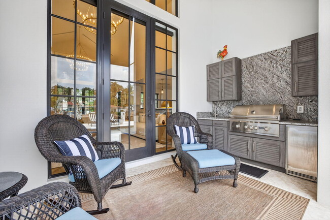 Building Photo - 400 Mola Ave