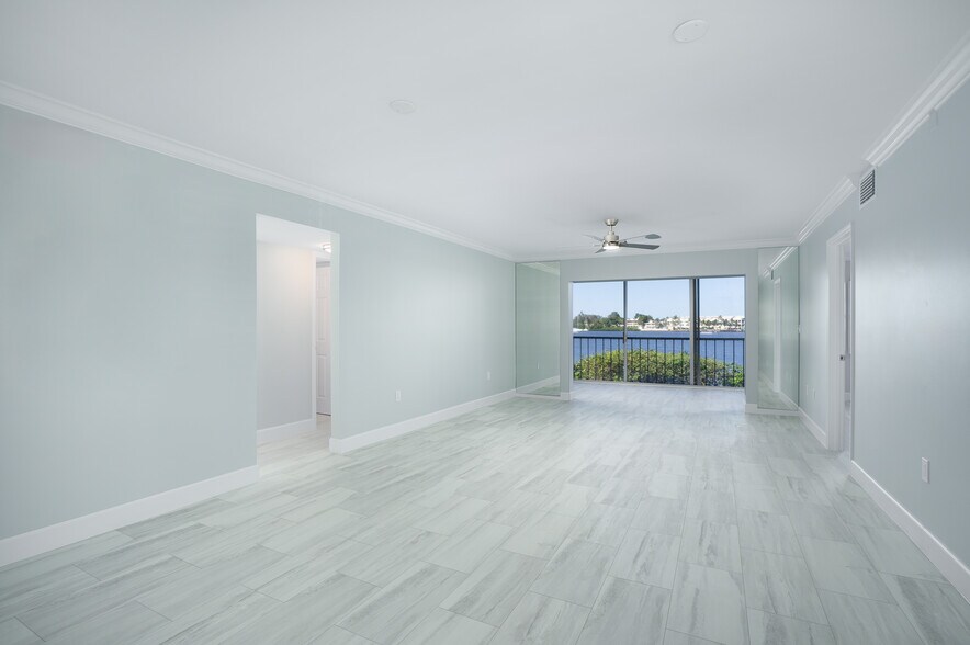 Building Photo - 1120 Little Neck Ct