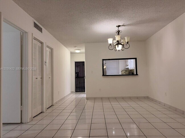 Building Photo - 1035 W 77th St