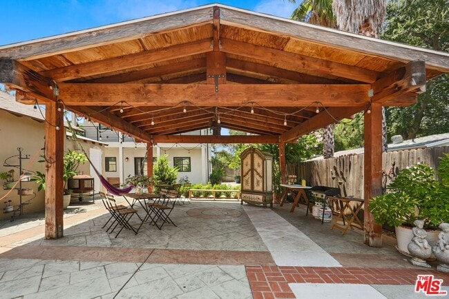 Building Photo - 720 W Altadena Dr