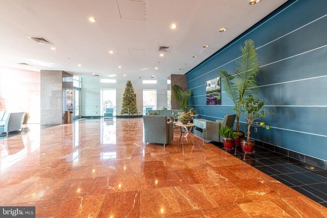 Building Photo - 901 N Penn St