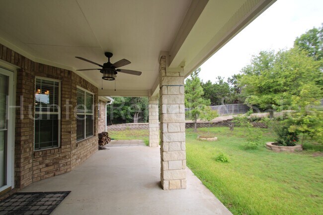 Building Photo - Charming Country Living Retreat