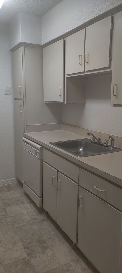Building Photo - Ground Floor Two bedroom condo