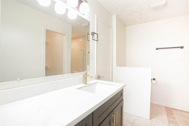 Building Photo - 2643 Indian Trail Dr