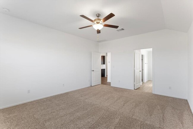Building Photo - 425 Escondido Cir
