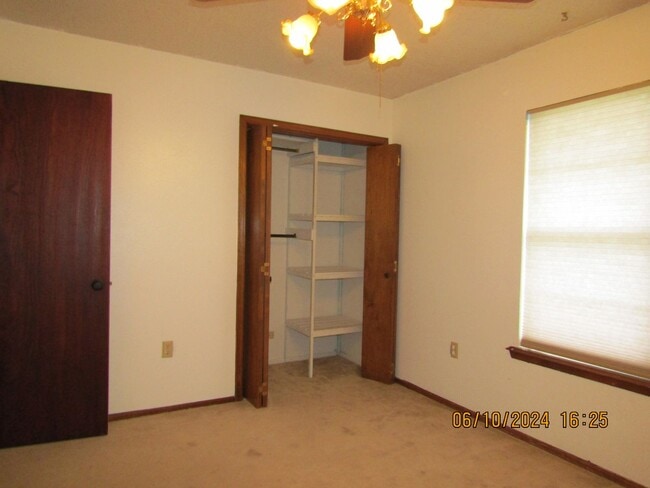 Building Photo - Great home located in Terrace Hills!