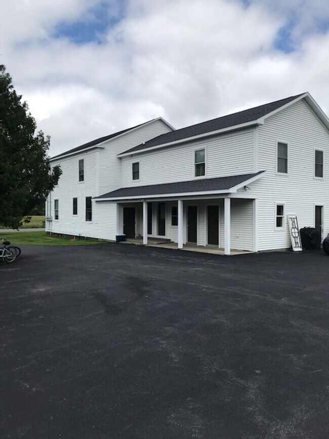 Building Photo - Big Stuff House