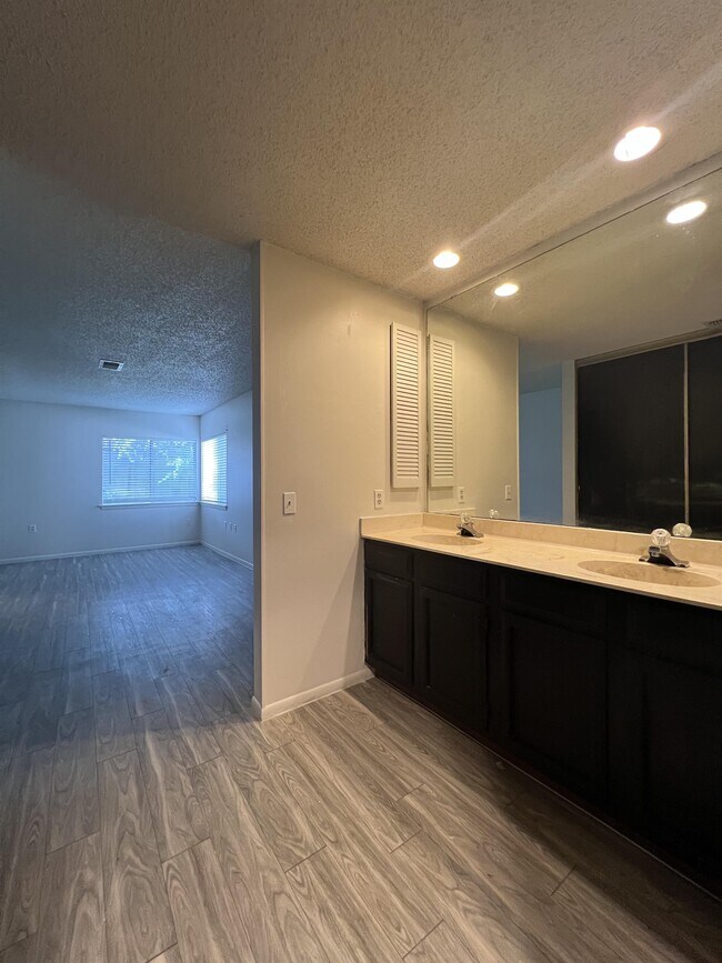 Building Photo - 9123 Alpine Trail St