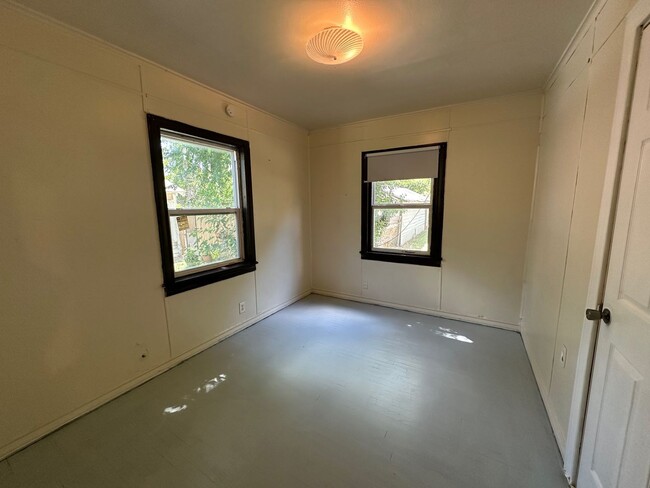 Building Photo - 3016 Live Oak Ave