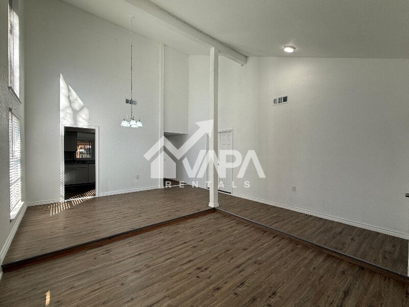 Building Photo - 12411 Gran Vista St