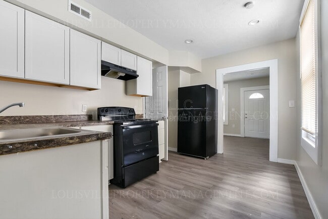 Building Photo - 2216 W Ormsby Ave