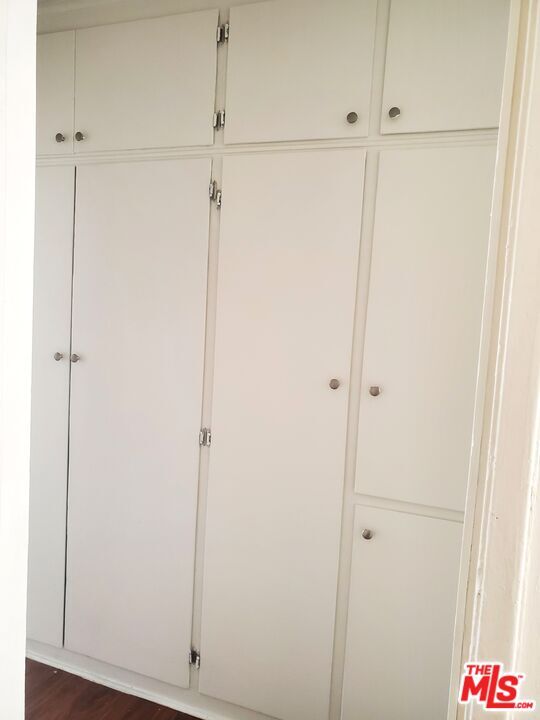 Building Photo - 1059 S Norton Ave