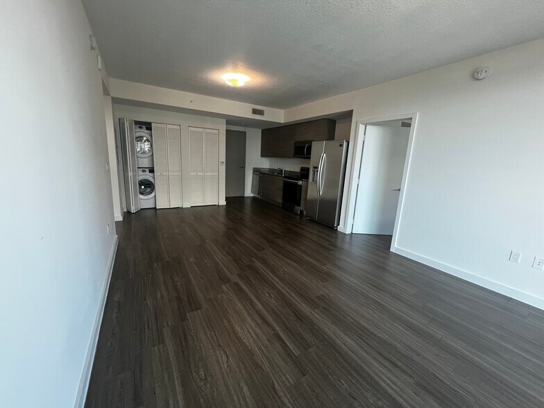 Building Photo - 1344 NE Miami Ct