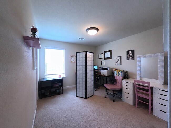 Building Photo - 377 Selah Ct