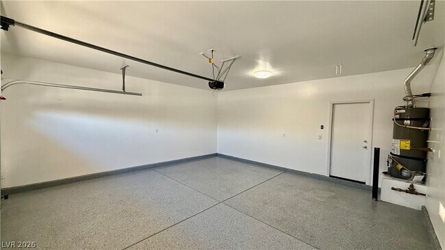 Building Photo - 6108 N Ozark Hike St