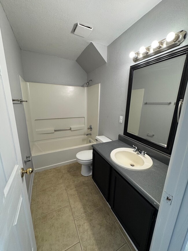 Building Photo - 215 Dixie Dr