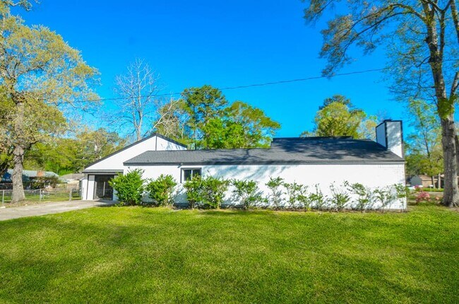 Building Photo - 48 Artesia